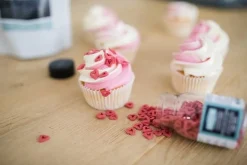 BrandNewCake Confetti Open Hartjes Rood 50gr.