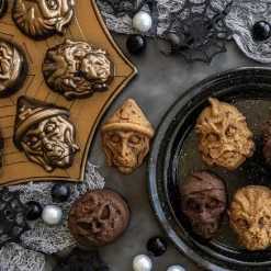 Nordic Ware Monster Mask Bakvorm