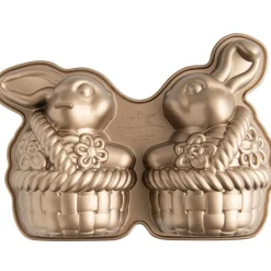 Nordic Ware Paashaas in Mandje Bakvorm